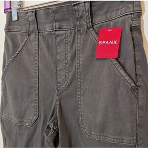 NEW Spanx Women’s Stretch Twill Ankle Cargo Pant- Desert Dune NWT